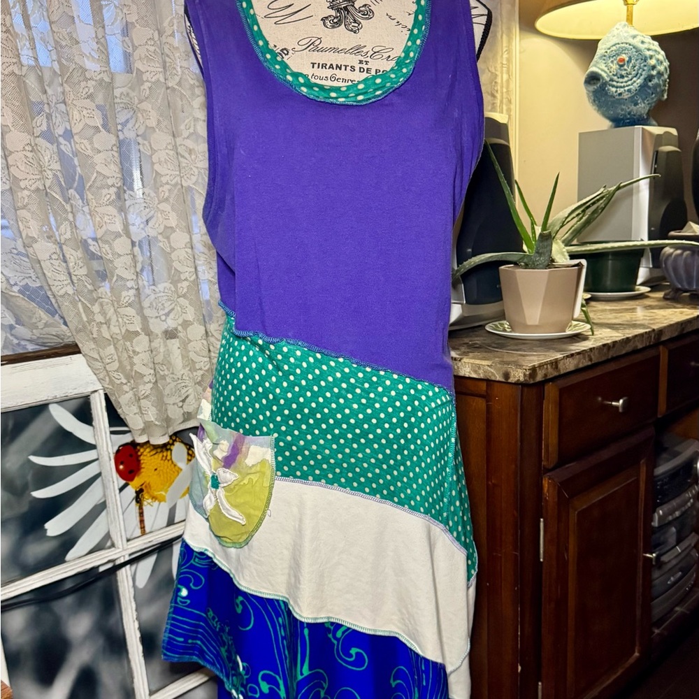 Vibrant Purple and Green Tiered Sleeveless Tunic with Scoop Neck